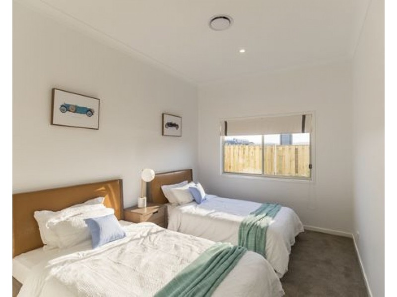 4 Santa Monica Boulevard, Hope Island QLD 4212