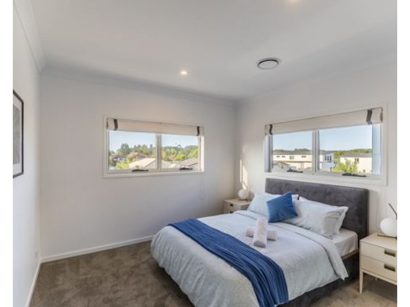 4 Santa Monica Boulevard, Hope Island QLD 4212