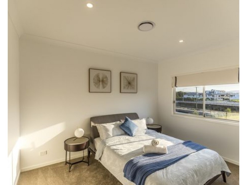 4 Santa Monica Boulevard, Hope Island QLD 4212