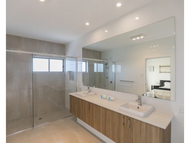 4 Santa Monica Boulevard, Hope Island QLD 4212