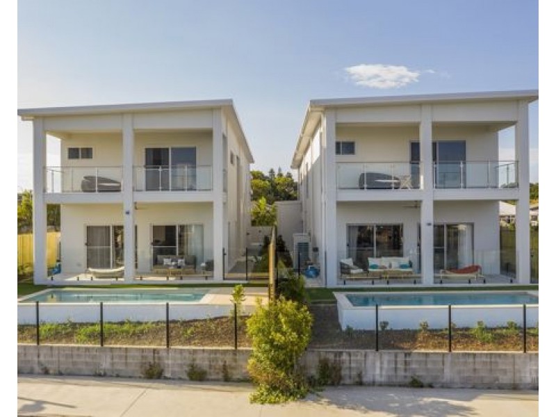 4 Santa Monica Boulevard, Hope Island QLD 4212