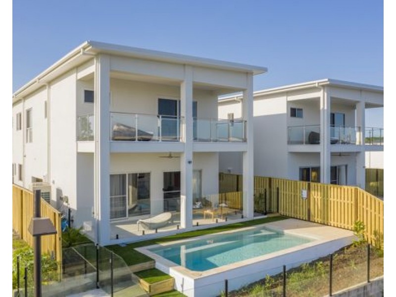 4 Santa Monica Boulevard, Hope Island QLD 4212