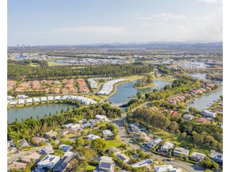 4 Santa Monica Boulevard, Hope Island QLD 4212