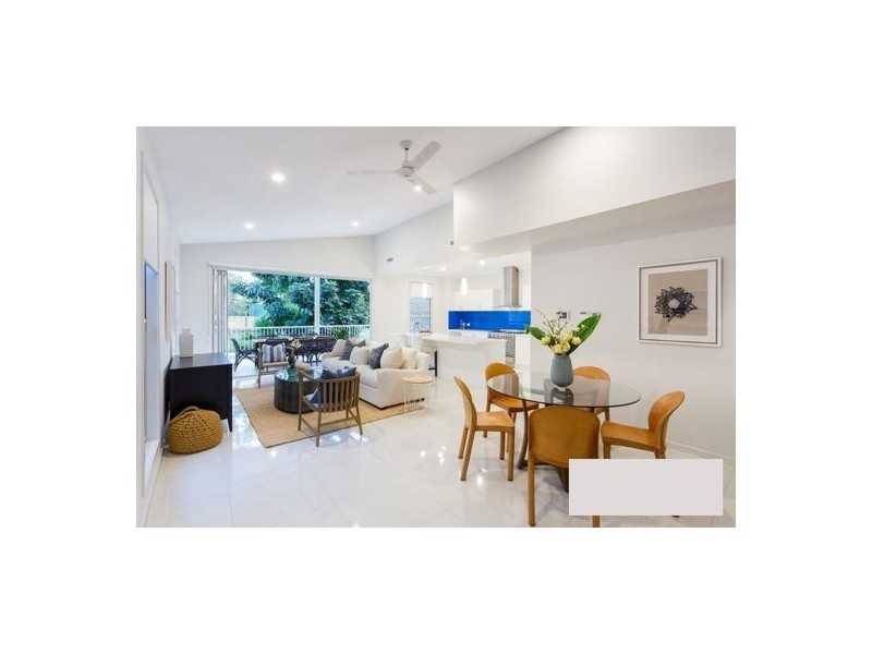 19 Ninth Ave, St Lucia QLD 4067