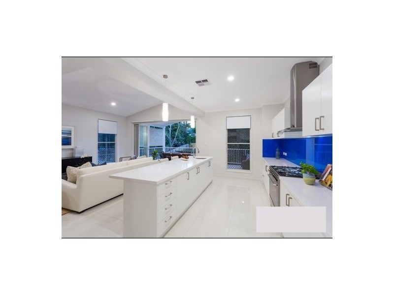 19 Ninth Ave, St Lucia QLD 4067