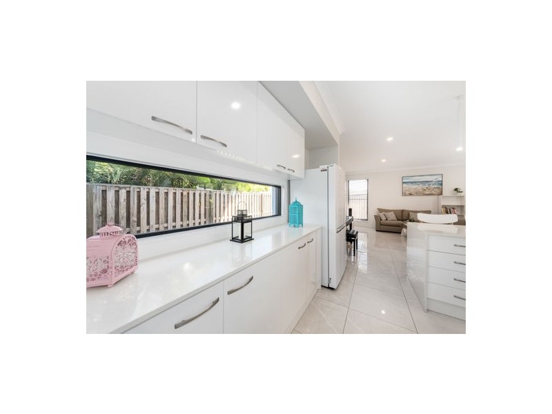 4 Jade Way, Helensvale QLD 4212