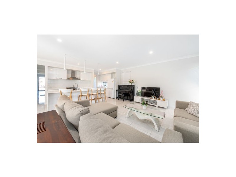 4 Jade Way, Helensvale QLD 4212