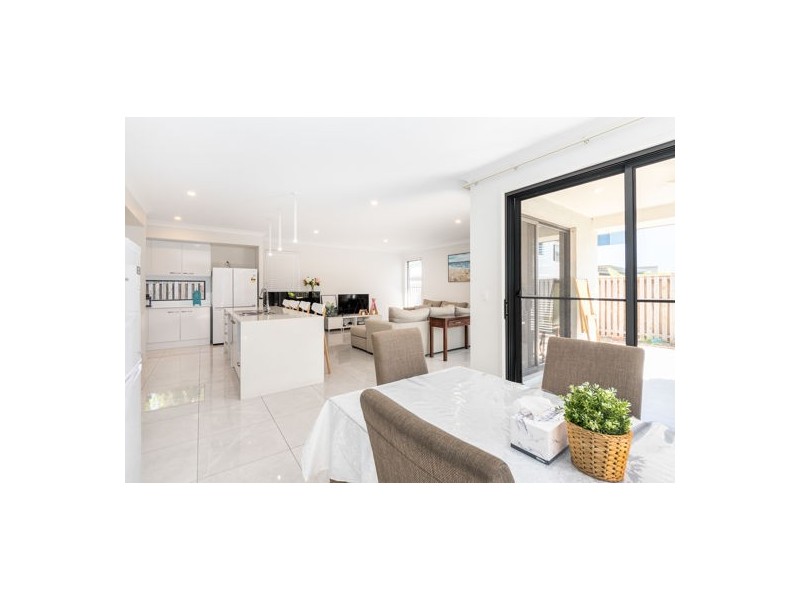 4 Jade Way, Helensvale QLD 4212