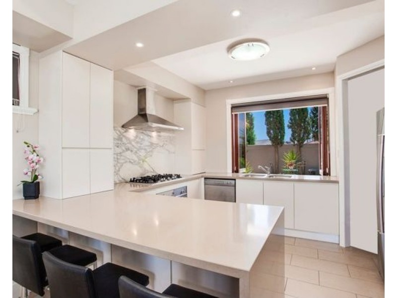 14 Monte Vista Court, Broadbeach Waters QLD 4218