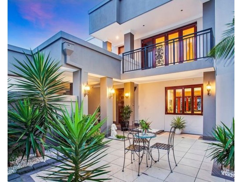 14 Monte Vista Court, Broadbeach Waters QLD 4218