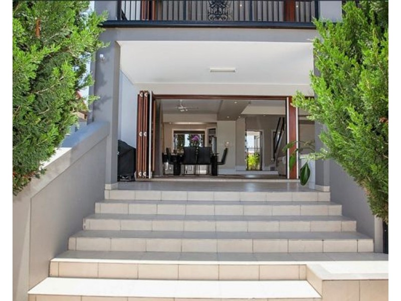 14 Monte Vista Court, Broadbeach Waters QLD 4218