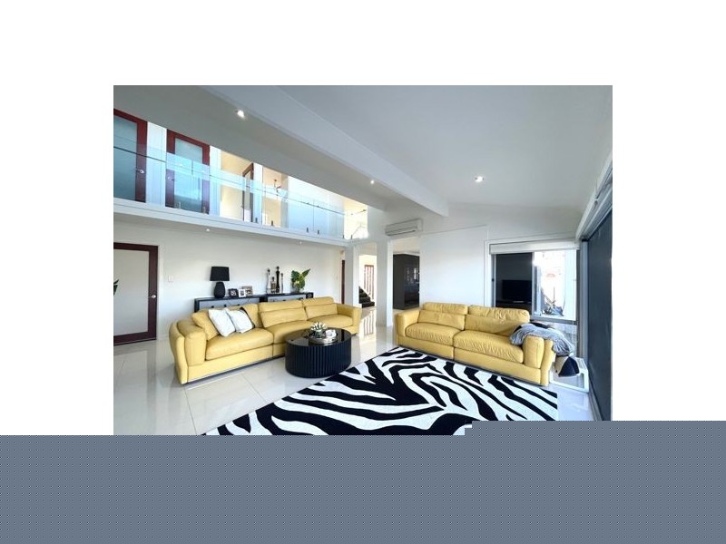 5 Pebble Beach Drive, Runaway Bay QLD 4216