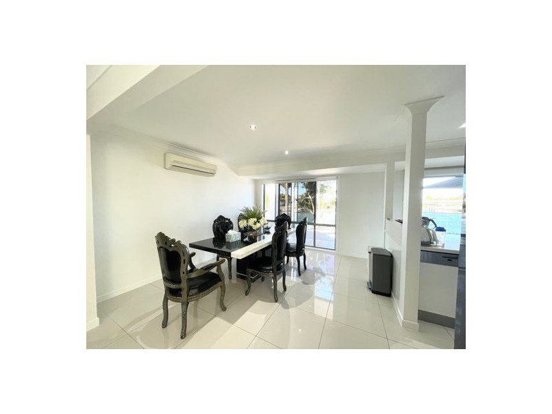 5 Pebble Beach Drive, Runaway Bay QLD 4216