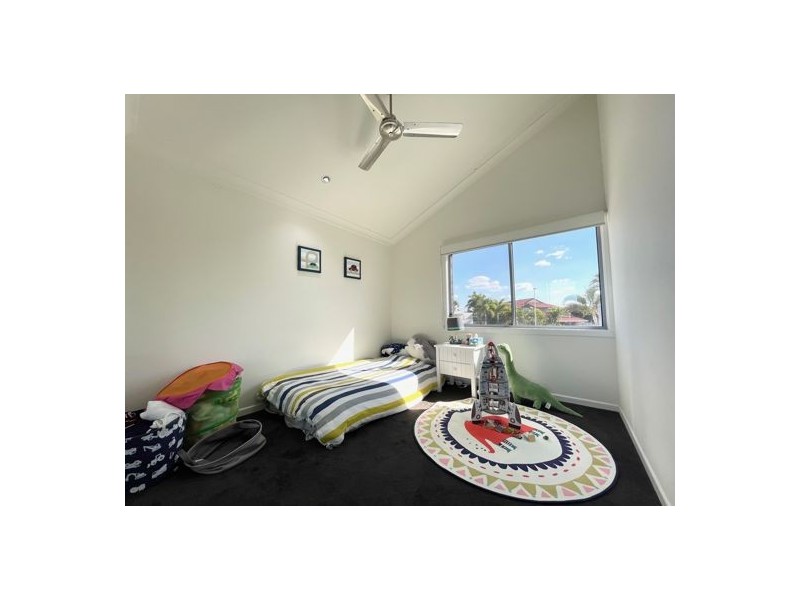 5 Pebble Beach Drive, Runaway Bay QLD 4216