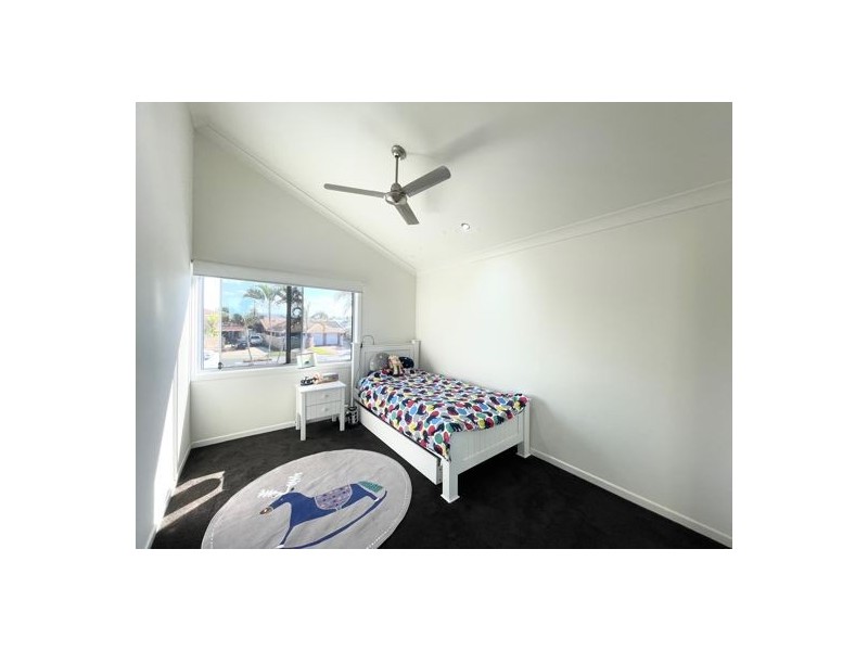 5 Pebble Beach Drive, Runaway Bay QLD 4216