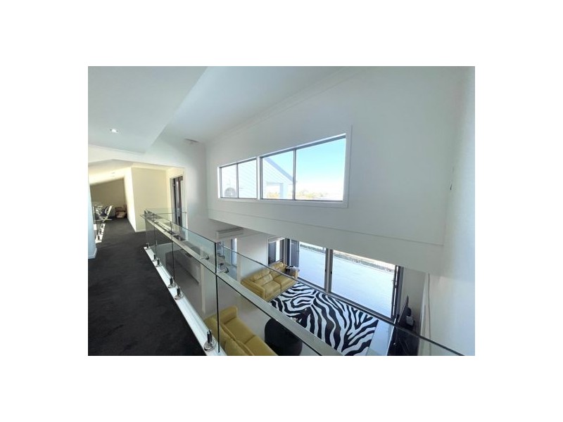 5 Pebble Beach Drive, Runaway Bay QLD 4216