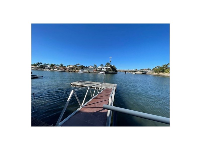 5 Pebble Beach Drive, Runaway Bay QLD 4216