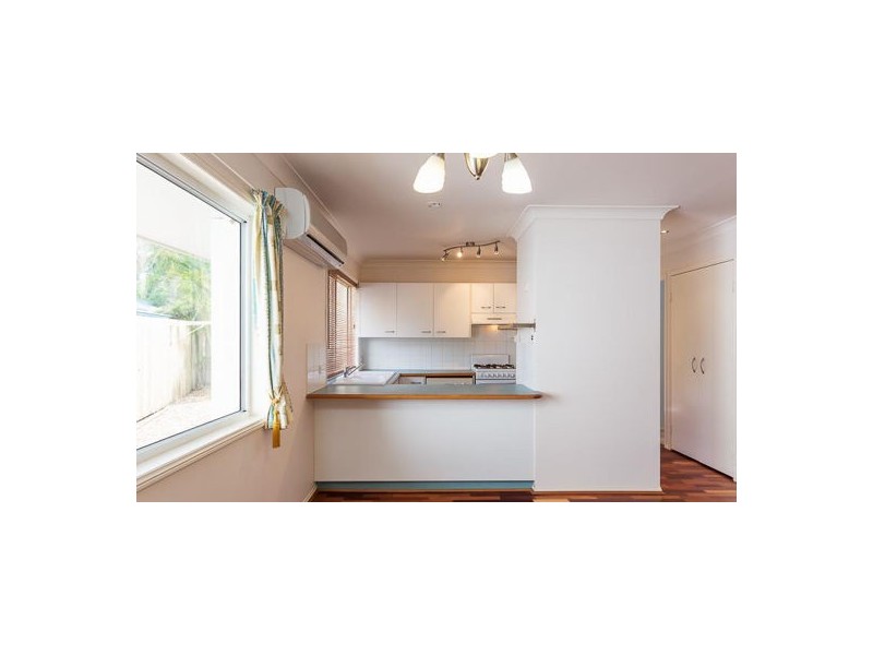 Unit 2 14 Kensington Pl, Birkdale QLD 4159