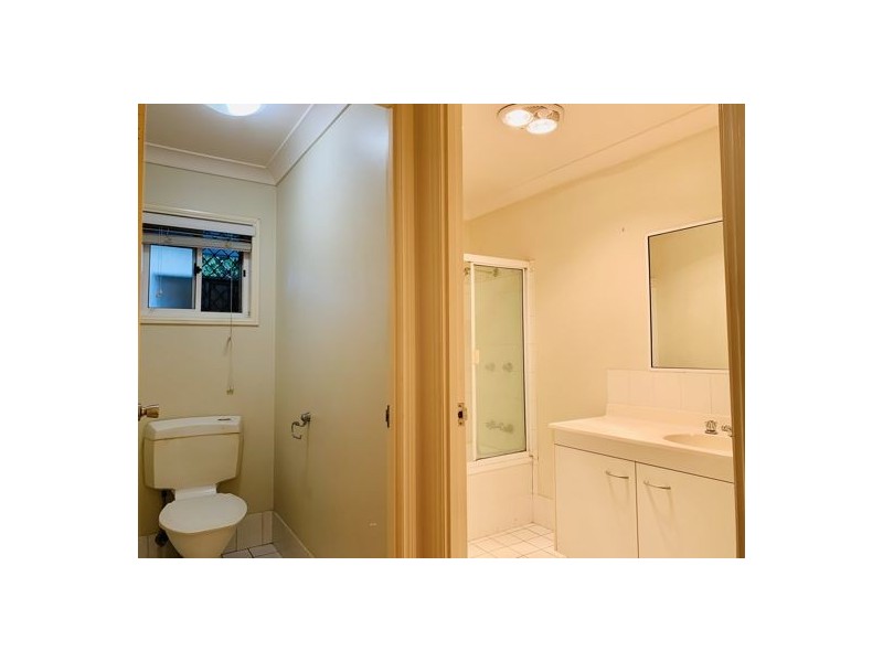 Unit 2 14 Kensington Pl, Birkdale QLD 4159