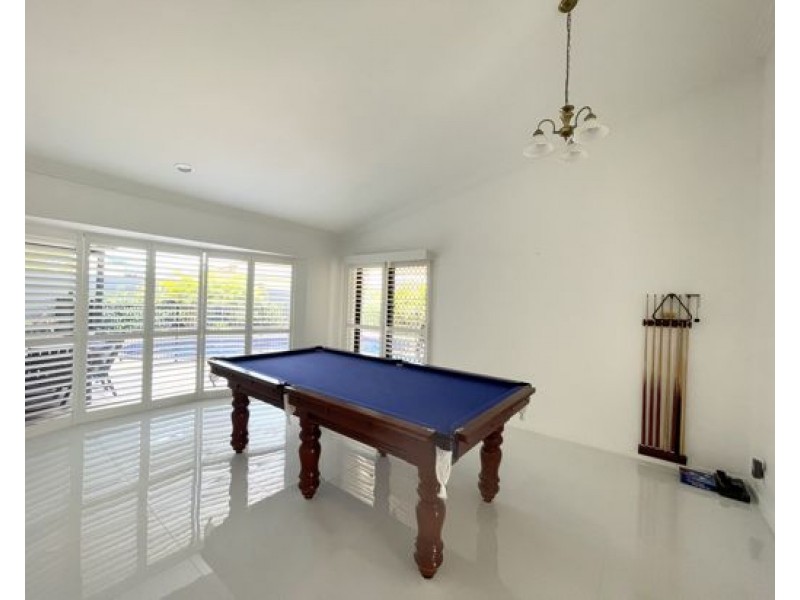 4 London Chase, Arundel QLD 4214