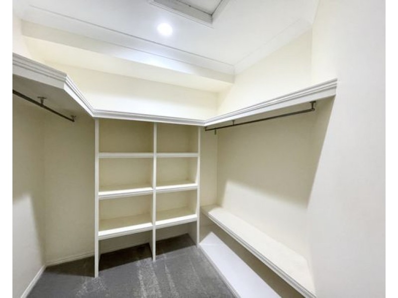 4 London Chase, Arundel QLD 4214