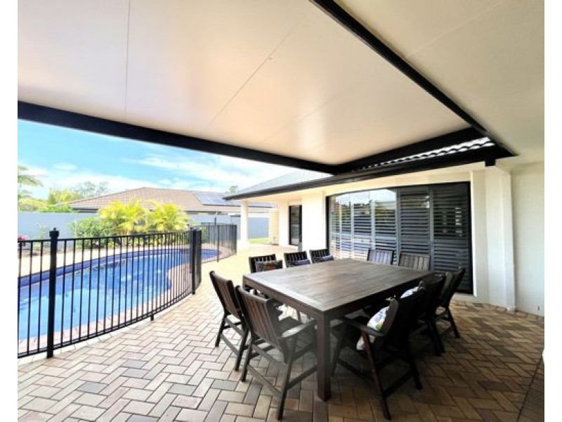 4 London Chase, Arundel QLD 4214