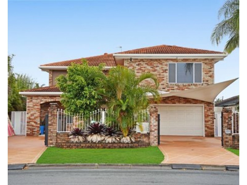 18 Kincardine Drive, Benowa Waters QLD 4217