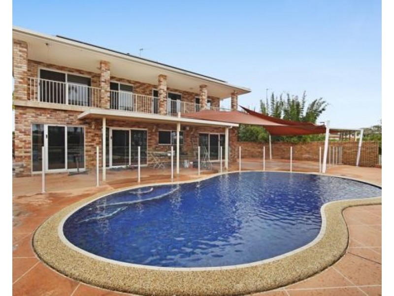 18 Kincardine Drive, Benowa Waters QLD 4217