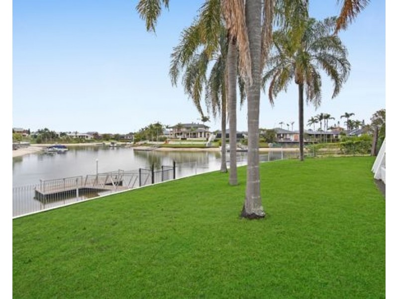 18 Kincardine Drive, Benowa Waters QLD 4217