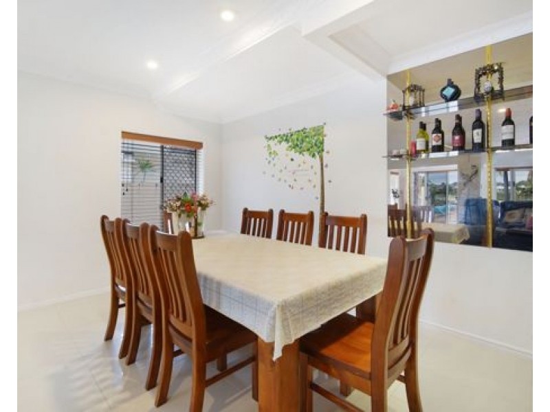 18 Kincardine Drive, Benowa Waters QLD 4217