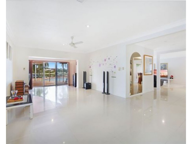 18 Kincardine Drive, Benowa Waters QLD 4217