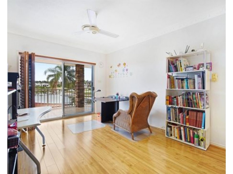 18 Kincardine Drive, Benowa Waters QLD 4217