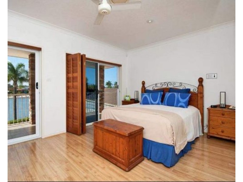 18 Kincardine Drive, Benowa Waters QLD 4217