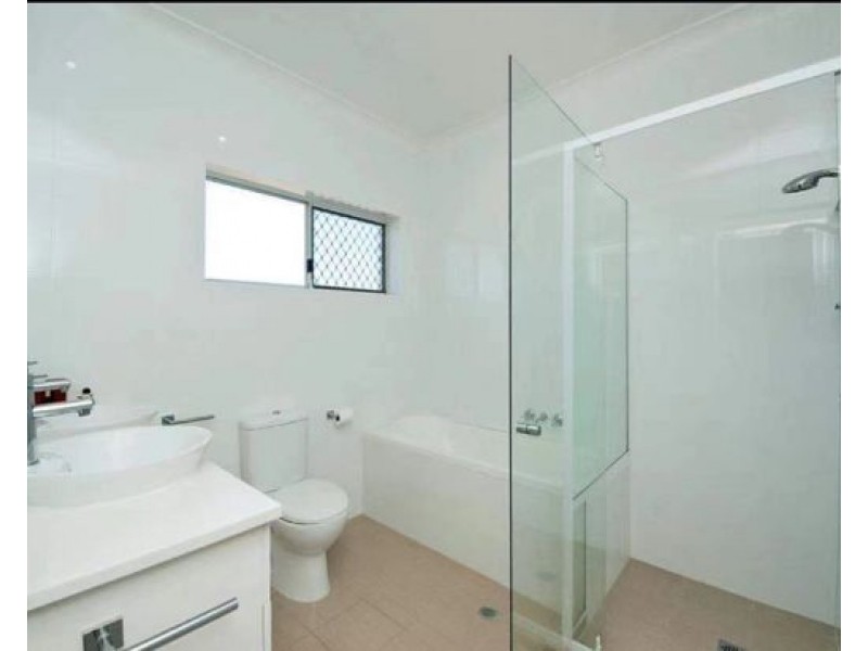 18 Kincardine Drive, Benowa Waters QLD 4217