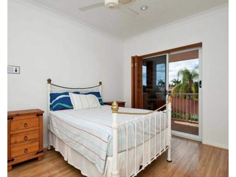 18 Kincardine Drive, Benowa Waters QLD 4217