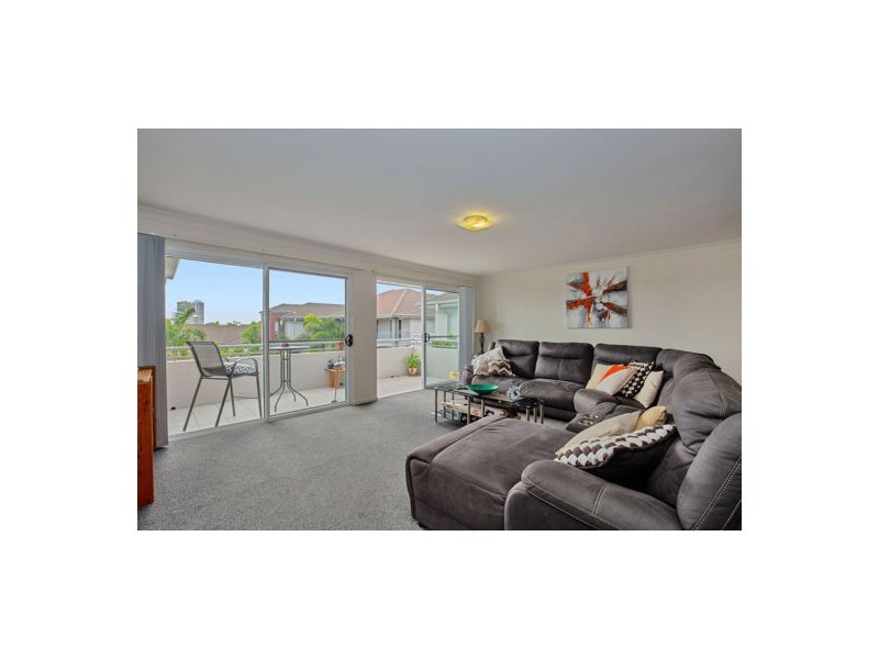 02/33 Clark St, Biggera Waters QLD 4216