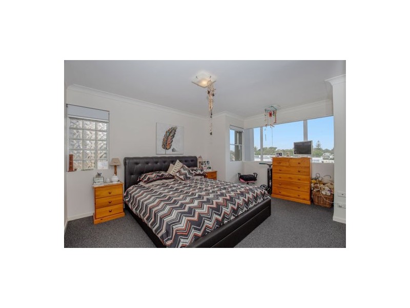 02/33 Clark St, Biggera Waters QLD 4216