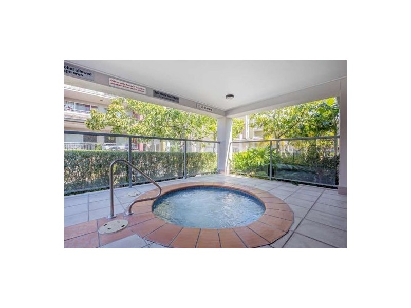 02/33 Clark St, Biggera Waters QLD 4216