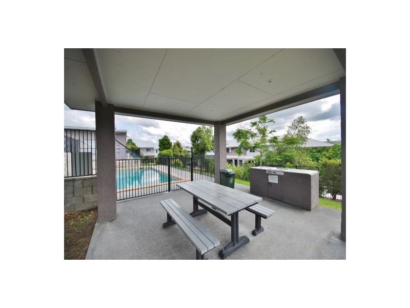 33/2 Sangster Crescent, Pacific Pines QLD 4211