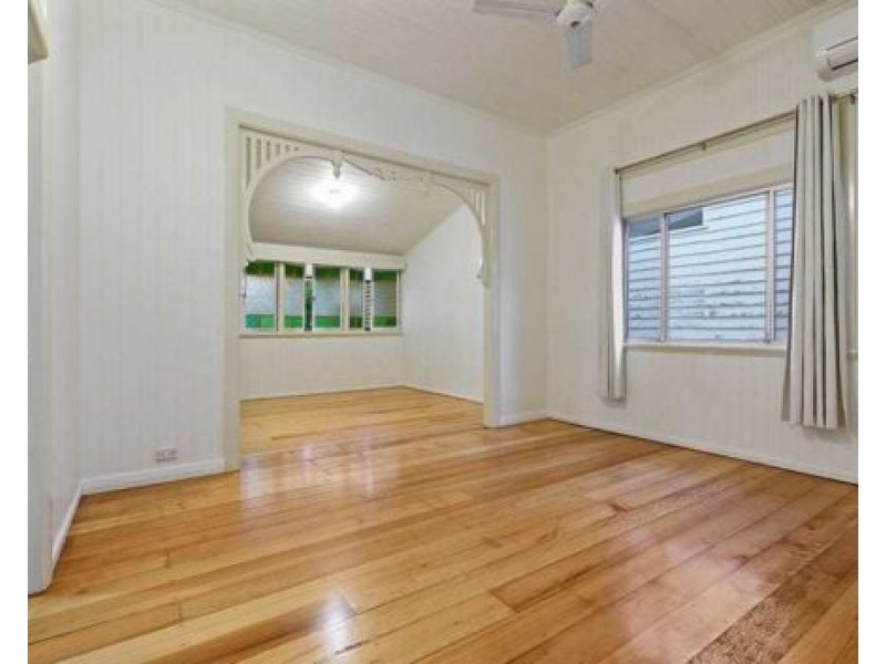 23 Landsdowne Street, Coorparoo QLD 4151