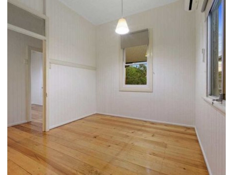 23 Landsdowne Street, Coorparoo QLD 4151