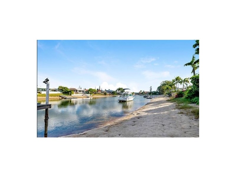 34 Bermuda St, Broadbeach Waters QLD 4218