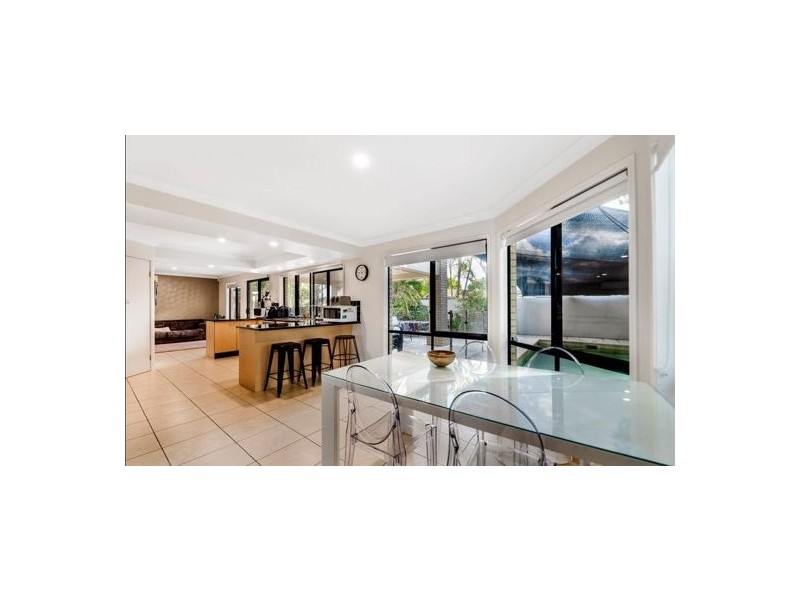 34 Bermuda St, Broadbeach Waters QLD 4218