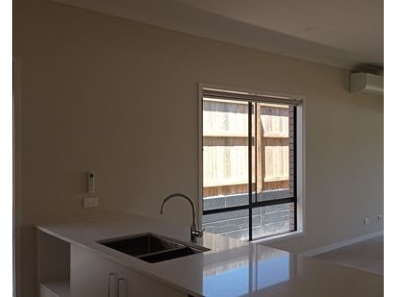 3 Spruce Circuit, Hillcrest QLD 4118