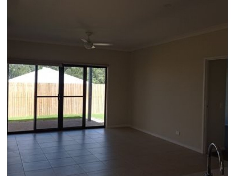 3 Spruce Circuit, Hillcrest QLD 4118