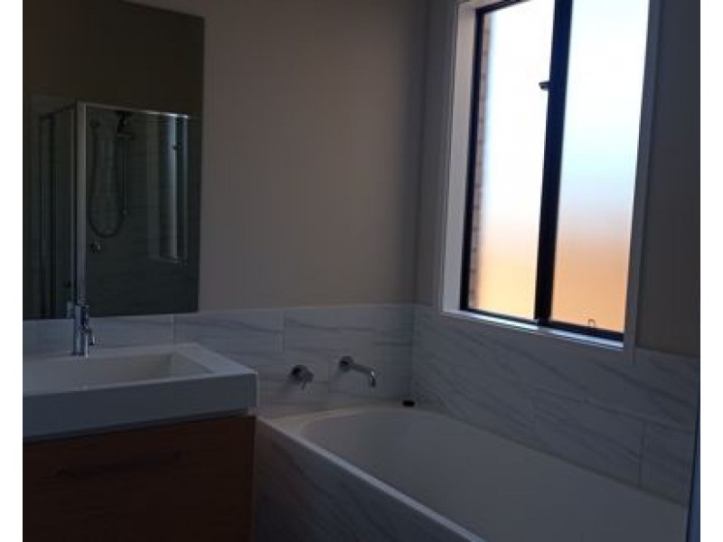 3 Spruce Circuit, Hillcrest QLD 4118