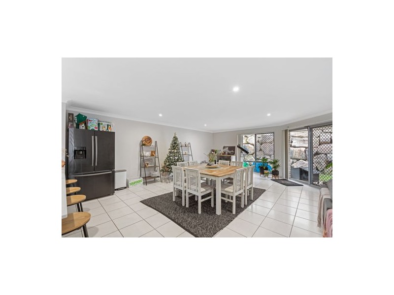 8 Hillsborough Place, Pimpama QLD 4209