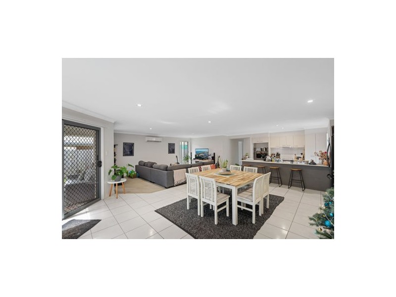 8 Hillsborough Place, Pimpama QLD 4209