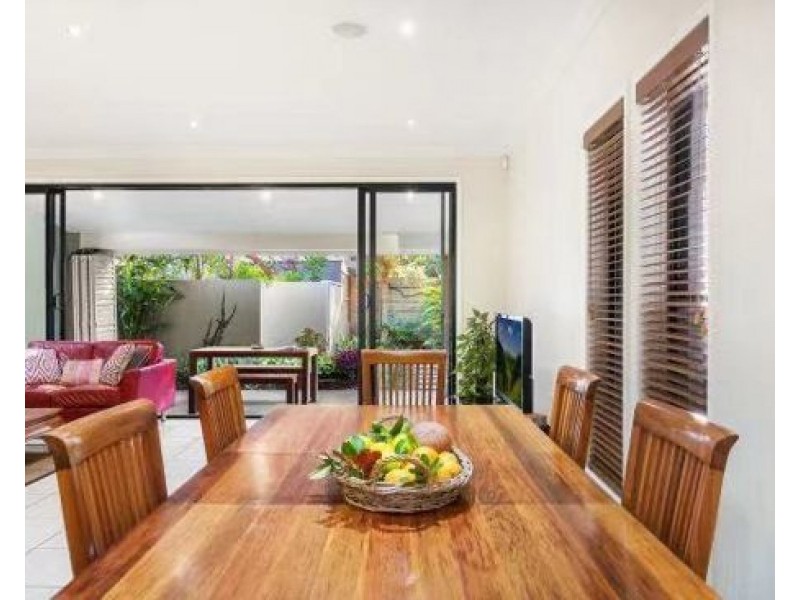 23 Burns Street, Indooroopilly QLD 4068