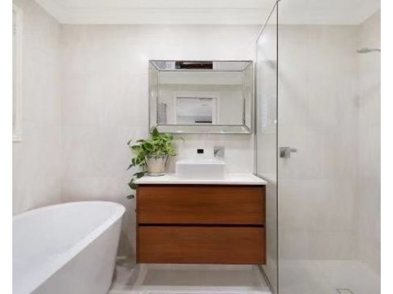 23 Burns Street, Indooroopilly QLD 4068